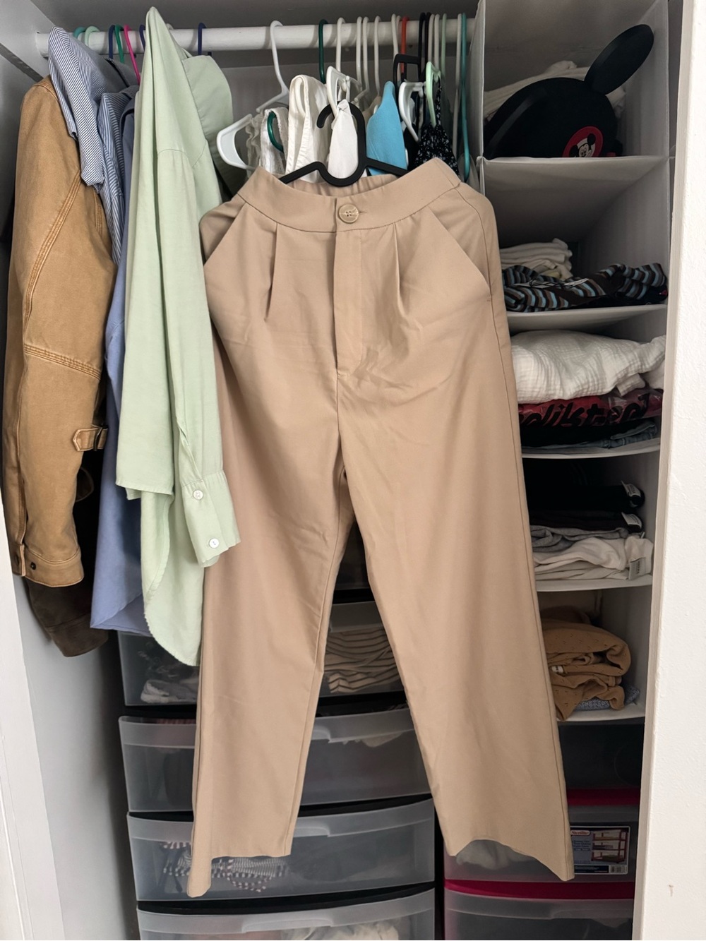 Stradivarius- Beige High-Waist Pleated Trousers
